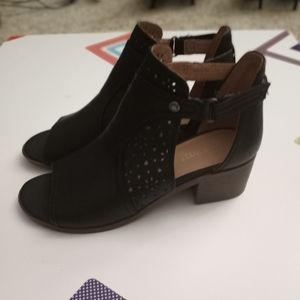Nine West women shoes,  leather size 4.